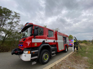 FOTO, VIDEO: Hasiči zasahovali při požáru ve skanzenu Řepora v pražských Řeporyjích