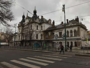 Památkově chráněné budově pražského nádraží Vyšehrad se propadá střecha