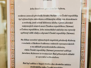 FOTO: Zesnulý Jaroslav Kubera má svou lavičku. Má symbolizovat svobodu a nezávislost