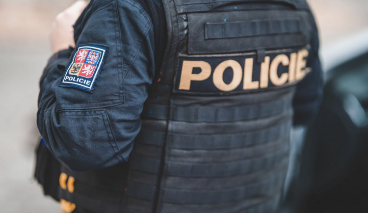 Po pádu z okna v pražských Stodůlkách dnes ráno zemřela státní zástupkyně pro Prahu 5