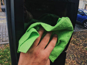 LEPŠÍ MĚSTO: Pražská iniciativa dezinfikuje veřejná místa. Pomoci může kdokoliv