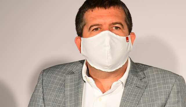 Vedení ČSSD je v dobrovolné izolaci po setkání s nakaženým ministrem zemědělství Tomanem