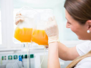 Pražské nemocnice žádají pacienty, kteří prodělali koronavirus, aby darovali krevní plazmu