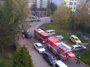 U požáru bytu v pražských Hlubočepech zasahovaly ve čtvrtek dopoledne dvě jednotky hasičů