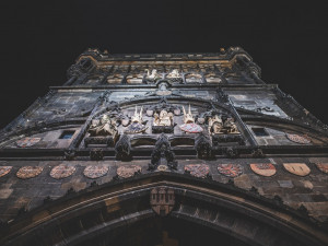 FOTOGALERIE: Vydejte se na procházku večerní Prahou. Z Václaváku přes Karlův most až na Hrad