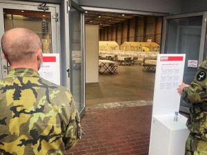 FOTO: Armáda dnes dokončila práce na záložní polní nemocnici v Letňanech