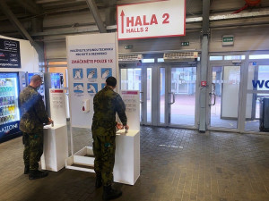 FOTO: Armáda dnes dokončila práce na záložní polní nemocnici v Letňanech