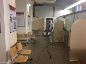 Půl hodiny péče a zničení virů na celé týdny. Česká firma zabezpečuje prostory unikátní polymerovou dezinfekcí