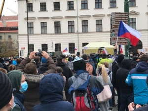 FOTOGALERIE: Vláda likviduje životy, naše práva a naši zem, znělo na demonstraci v Praze