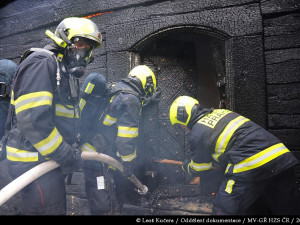 FOTO, VIDEO: Včerejší požár prakticky zničil dřevěný kostel sv. Michala ze 17. století