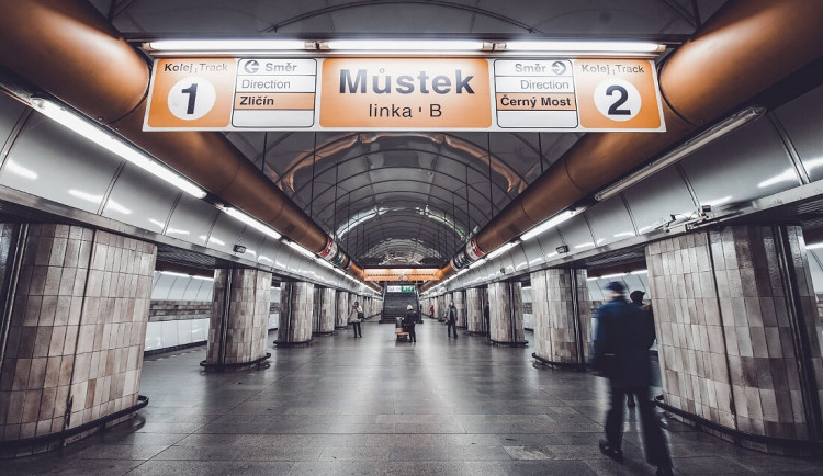 Před 35 lety byla otevřena první část linky B pražského metra mezi Smíchovským nádražím a Florencí