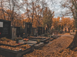 FOTO: Lidé dnes uctili Památku zesnulých