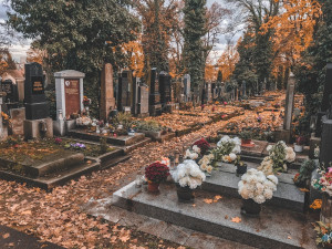 FOTO: Lidé dnes uctili Památku zesnulých