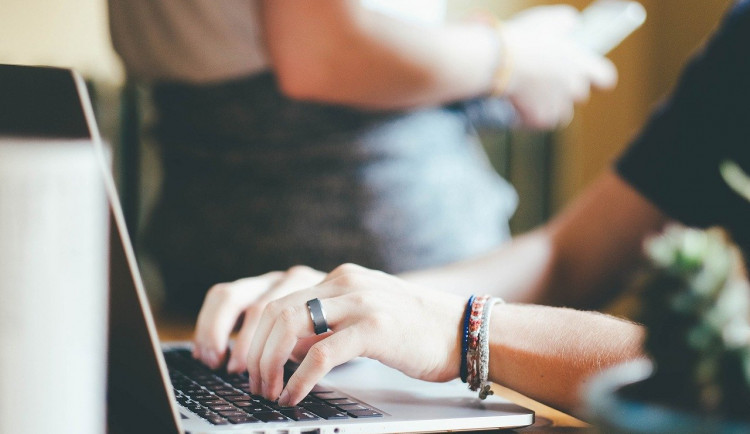 Srovnávací zkoušky budou v prosinci on-line, pak snad i prezenčně