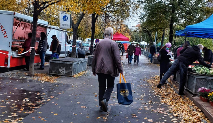 Trhy na Jiřáku nebo na Tylově náměstí? Na mnohých místech se trhy se budou konat i nadále