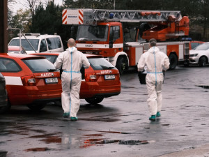 FOTO: Pražští hasiči nasadili dva týmy na testování v pražském domově pro seniory