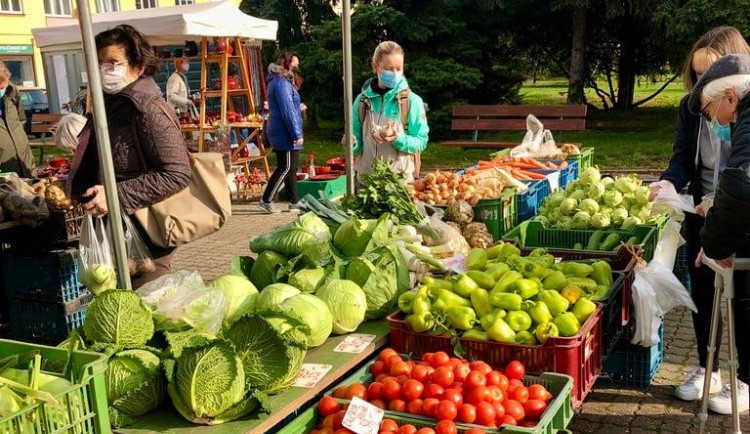 Na Kubánském náměstí v Praze 10 se v omezeném režimu opět uskuteční farmářské trhy