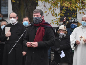 V Praze 6 odhalili přesně čtyři sta let po bitvě na Bílé hoře Kříž smíření