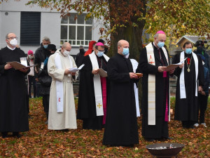 V Praze 6 odhalili přesně čtyři sta let po bitvě na Bílé hoře Kříž smíření