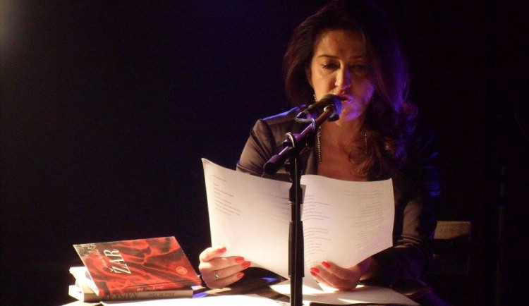 Festival Den poezie bude on-line, básně budou i v tramvajích