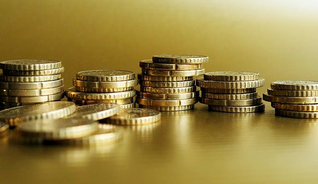 Žena předložila úřadu zfalšovanou nájemní smlouvu, dávky pobírala neoprávněně