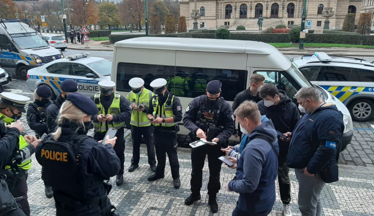 AKTUÁLNĚ: Anonym nahlásil bombu v centru Prahy. Policie místo evakuovala
