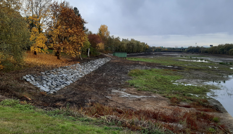 FOTO: Retenční nádrž Jiviny se dočkala revitalizace