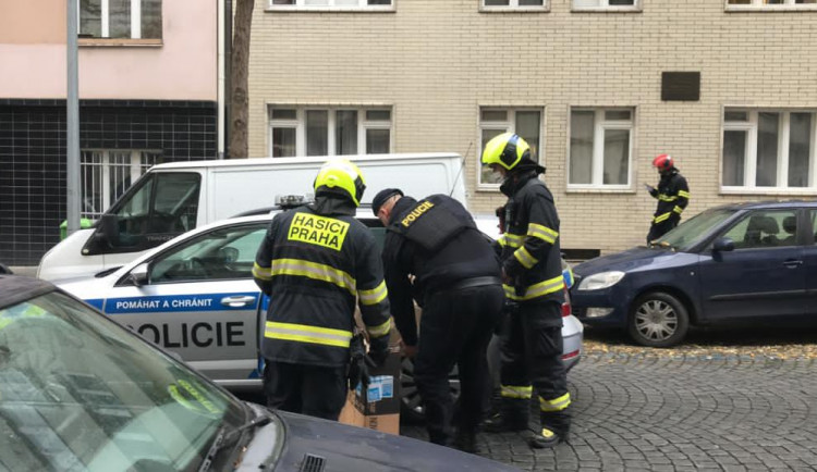 Těhotná žena v Praze hrozila, že skočí ze čtvrtého patra. Život jí zachránil vyjednavač