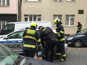 Těhotná žena v Praze hrozila, že skočí ze čtvrtého patra. Život jí zachránil vyjednavač