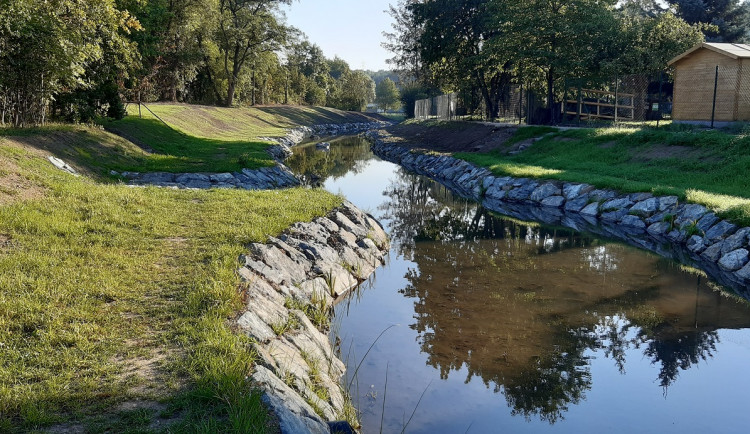 Říčka Rokytka v Kyjích již neohrožuje zástavbu