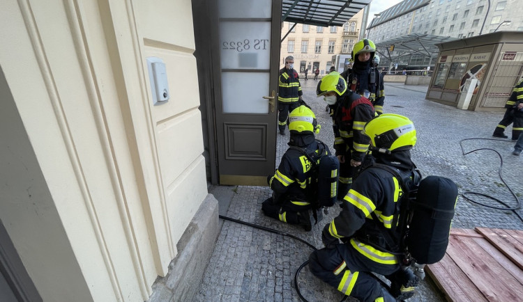 FOTO, VIDEO: Dnes dopoledne hořelo na Masarykově nádraží v Praze