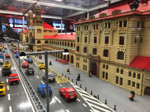 FOTO: Model pražského Hlaváku z lega váží skoro tři tuny. Nechybí Sherwood ani Pendolino