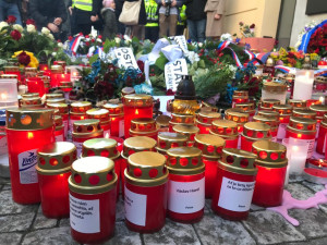 FOTO, VIDEO: Podívejte se, jak v Praze probíhají oslavy Dne boje za svobodu a demokracii