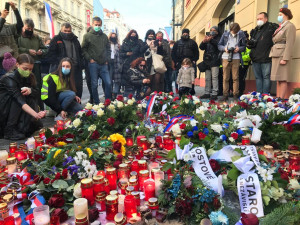 FOTO, VIDEO: Podívejte se, jak v Praze probíhají oslavy Dne boje za svobodu a demokracii