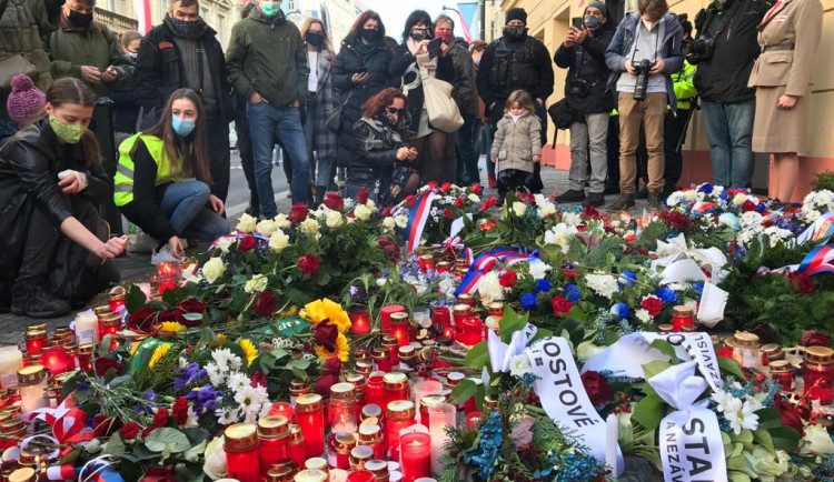 FOTO, VIDEO: Podívejte se, jak v Praze probíhají oslavy Dne boje za svobodu a demokracii