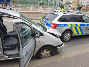 FOTO, VIDEO: Střelba v Praze. Policisté včera stříleli po ujíždějícím autě