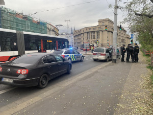 FOTO, VIDEO: Střelba v Praze. Policisté včera stříleli po ujíždějícím autě