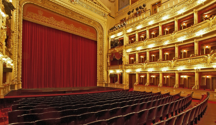 Divadlo, koncerty i muzea zůstanou i po zmírnění uzavřená. Produkce se bude moct streamovat, diváci však přijít nemohou