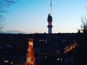 ANKETA: Arogantní obludnost, nebo poetický maják? Před 35 lety začala stavba Žižkovské věže