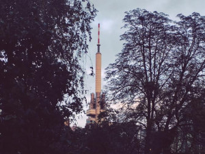 ANKETA: Arogantní obludnost, nebo poetický maják? Před 35 lety začala stavba Žižkovské věže