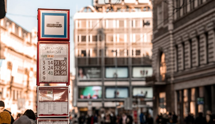 Jízdní řády pražské MHD se kvůli posunu zákazu vycházení nemění