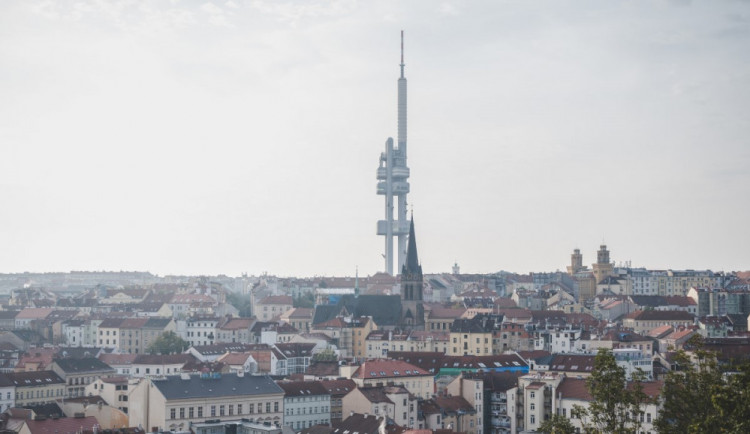 ANKETA: Arogantní obludnost, nebo poetický maják? Před 35 lety začala stavba Žižkovské věže
