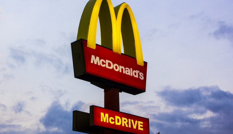 Delší provoz výdejních oken vítají především fastfoody, jiným moc nepomůže