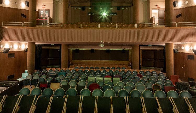 Filmový průmysl chce otevřít kina dřív než divadla