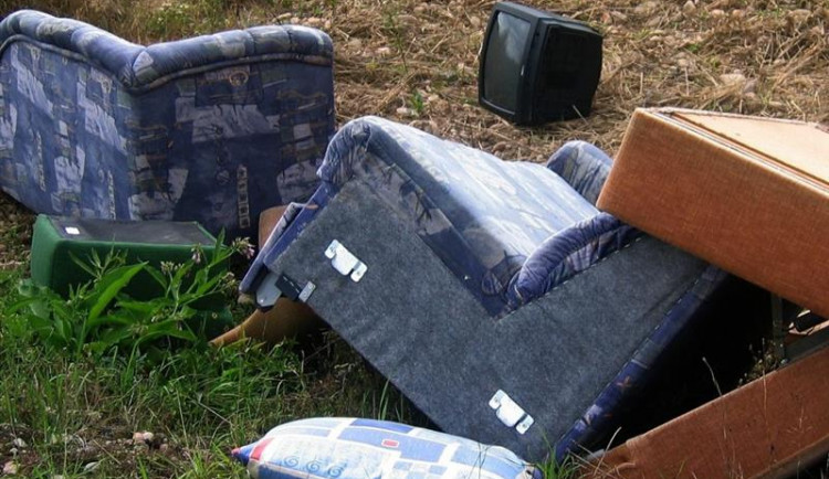 Praha dává použitým věcem druhou šanci. Nabízí možnost odložit dosud zachovalé a funkční věci v re-use pointech ve sběrných dvorech