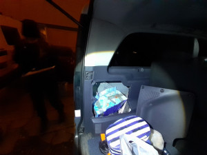 FOTO, VIDEO: Pražští celníci odhalili falešné mobily iPhone a Samsung. Škoda je téměř šest milionů