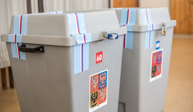 Nesnaží se někdo z někoho dělat blbce?