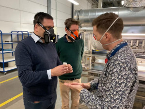 Europoslanec Zdechovský podpoří v Bruselu plzeňského výrobce ochranných masek WPA