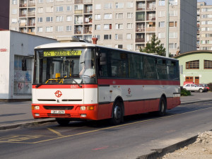 Prahou budou od pátku jezdit jen nízkopodlažní autobusy. Dopravní podnik vyřadí Karosy B 951