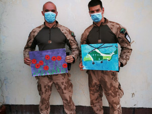 FOTO: Pražské děti poslaly vánoční přání českým vojákům na zahraničních misích